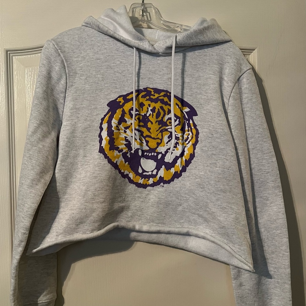 Women’s Medium LSU Tiger Logo Cropped Hoodie NWOT